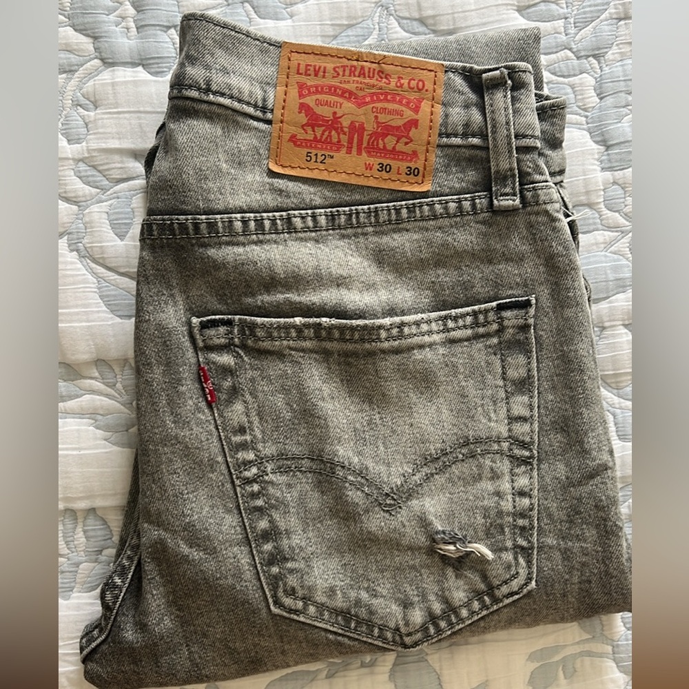 Men’s w30 L30 Levi’s jeans ripped